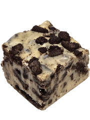 Cookies n’ Cream Fudge: creamy white square with Oreo chunks