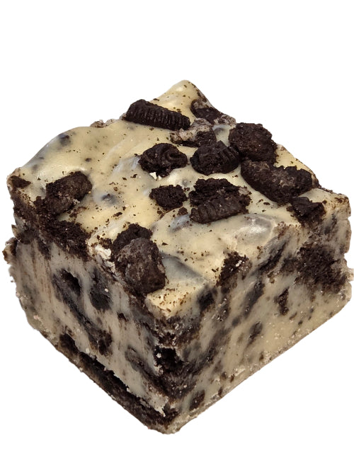 Cookies n’ Cream Fudge: creamy white square with Oreo chunks
