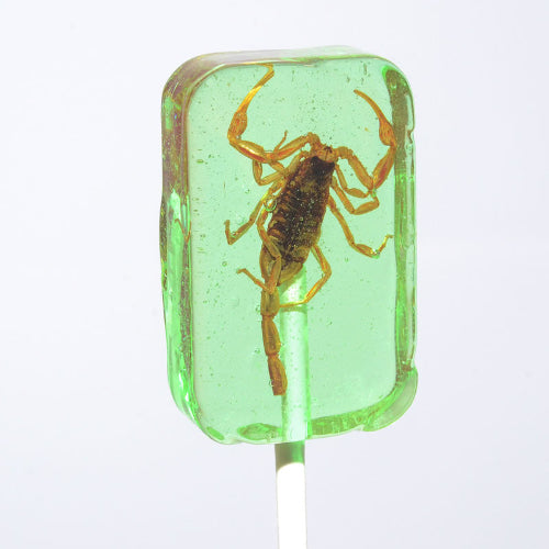 Hotlix Scorpion Sucker Apple: translucent green lollipop with amber scorpion